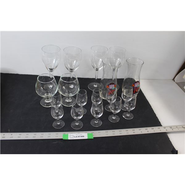 (4) Wine Glasses, (2) Red Lobster Vases, (10) Liqueur Glasses, (2) Brandy Glasses