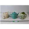 Image 1 : (3) Teapots