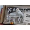 Image 9 : (4) Unassembled Plane Model Kits and Model Paints