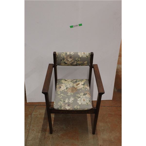 *Solid Oak - Newly Recovered Chair Seat 15'' x 18'' x 18'' H