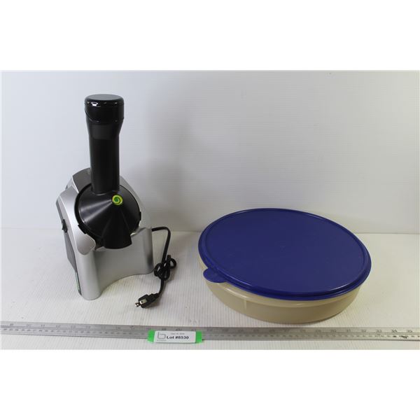 Yonanas Juicer (powers on) - Tupperware Container w/Lid