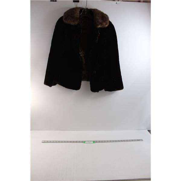 *Furs by Cec Corrigal Fur Specialist Renfrew Fur Coat - Size SP (Made in Prince Albert Saskatchewan)
