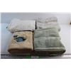 Image 1 : (4) Towels