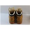 Image 3 : Smartfit Kids Winter Boots - Size 2 1/2 and Solar Powered Outdoor Lamp - Untested