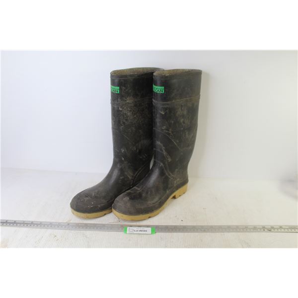 Vulcan Steel Toed Rubber Boots (Size 10)