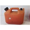 Image 3 : (2) 1 Gallon Plastic Gas Cans