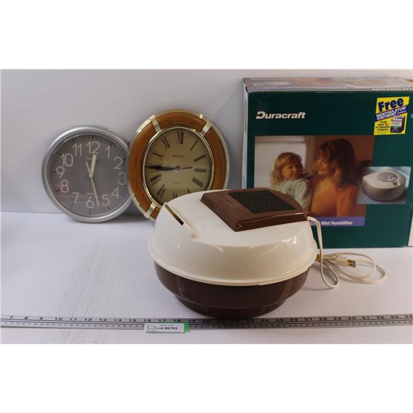 Vintage Humidifier, as is & (2) Battery Wall Clocks, -Untested
