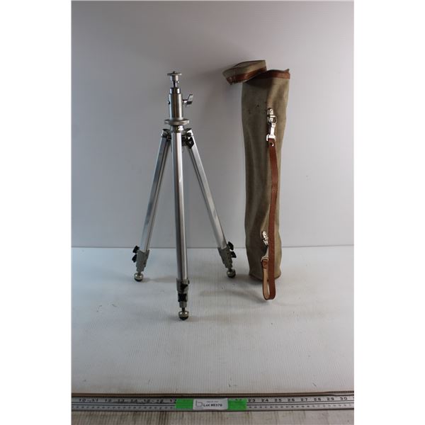E. Leitz Wetzlar Tripod with a Case