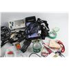 Image 4 : Assorted Cords, Jewelry, Phone Cases and Assorted Items