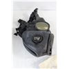 Image 4 : (2) gas Masks, Gas Mask Filter
