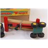 Image 5 : Vintage Lumber Hauler & Trailer Toy Set in Original Box