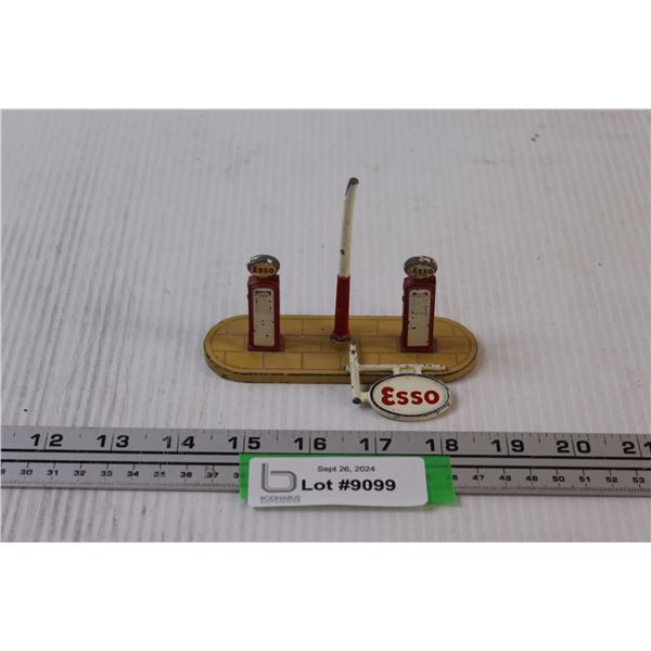 Dinky Toy Esso Gas Station - 1:43 Model Scale - Needs Soldering/Repair