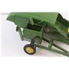 Image 3 : John Deere Pull Type Combine Model 12-A - 1:16 Model Scale