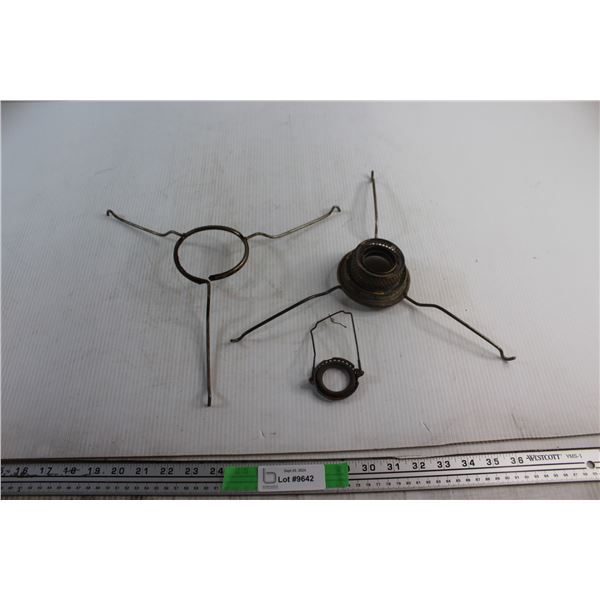 (2) Aladdin Oil Lamp Shade Fitters