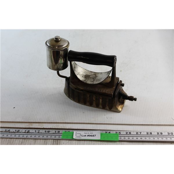 The Monitor Vintage Gas Iron