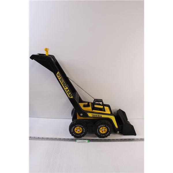 Tonka Strong Arm Toy - 21" x 23" (Plastic)