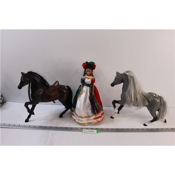 Designer Edition Barbie on Stand & (2) Barbie Horses