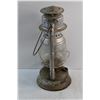 Image 5 : Beacon Vintage Wind Proof Kerosene Lantern - Untested