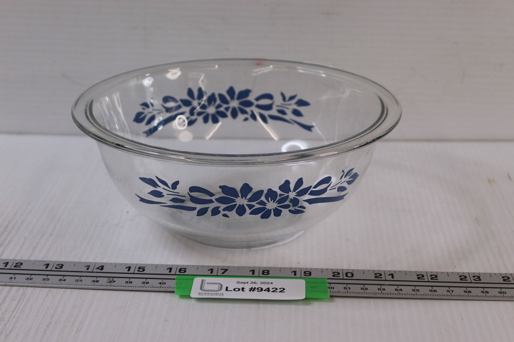 PYREX Blue Flowers & Ribbon Pattern 1.5L Bowl - 8.5