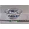 Image 1 : PYREX Blue Flowers & Ribbon Pattern 1.5L Bowl - 8.5" x 3.5"