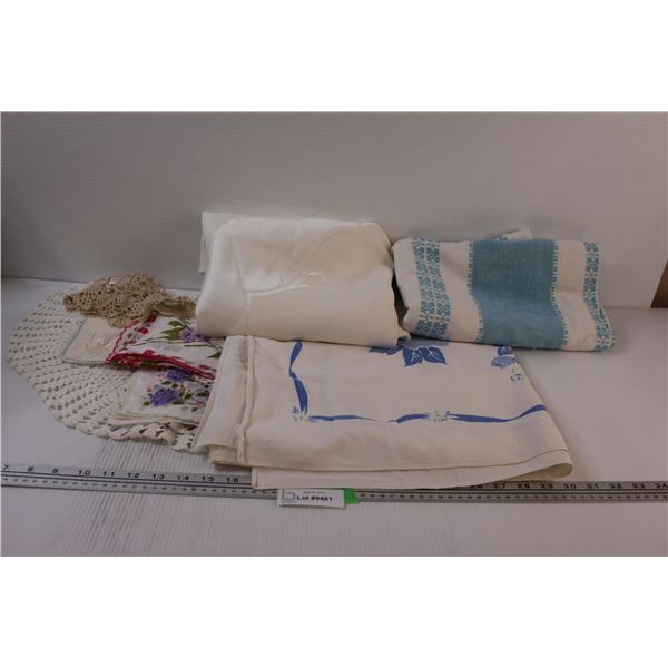 (3) Cloth Tablecloths (Assorted Sizes) & (3) Cloth Napkins & (2) Dollies