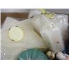 Image 6 : FLAT C/W ASSORTED CANDLES