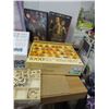 Image 3 : BOX C/W PUZZLES & GAMES
