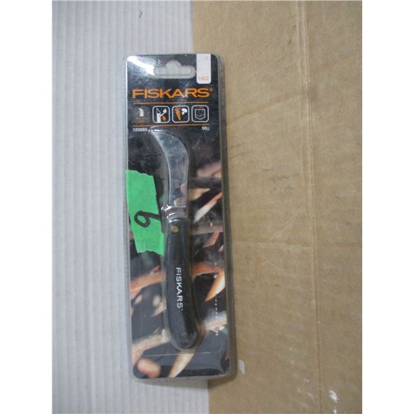 FREIGHT DAMAGE (AS IS):  FISKARS KNIVES