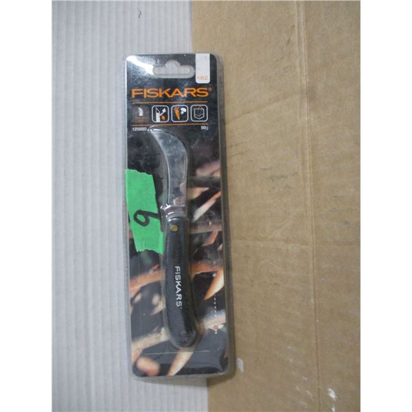 FREIGHT DAMAGE (AS IS):  FISKARS KNIVES