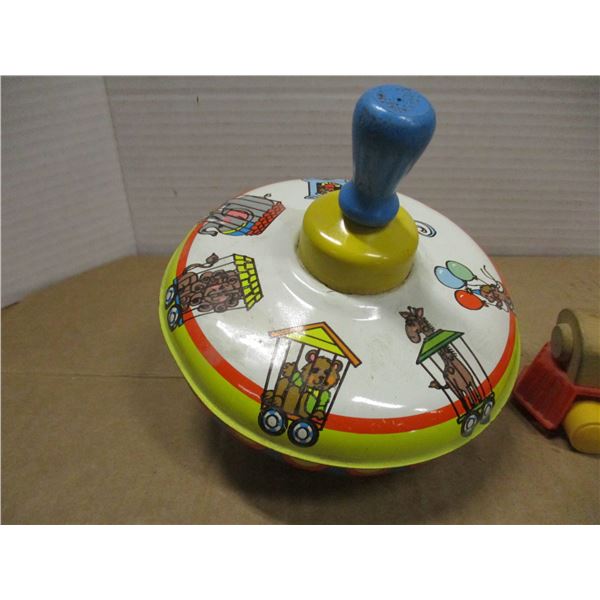 BAG C/W COLLECTABLE TOYS (SPIN TOP, SMURF, ETC)