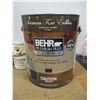 Image 2 : TOTE C/W ASSSORTED PAINTS