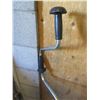 Image 2 : LIKE NEW:  MANUAL ICE AUGER