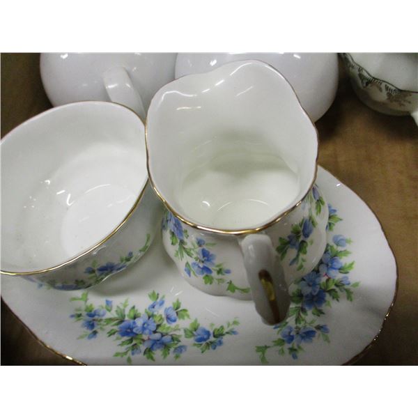 ESTATE:  FLAT C/W TEAPOTS, CREAMERS, ETC