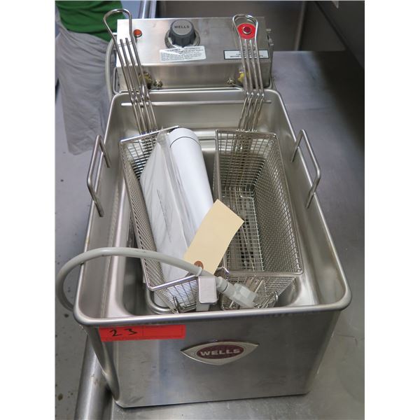 Wells LLF14 Countertop Electric Deep Fryer w/ Fry Baskets