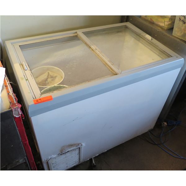 True TFM-41FL Horizontal Freezer w/ Glass Flat Lid (contents not included)