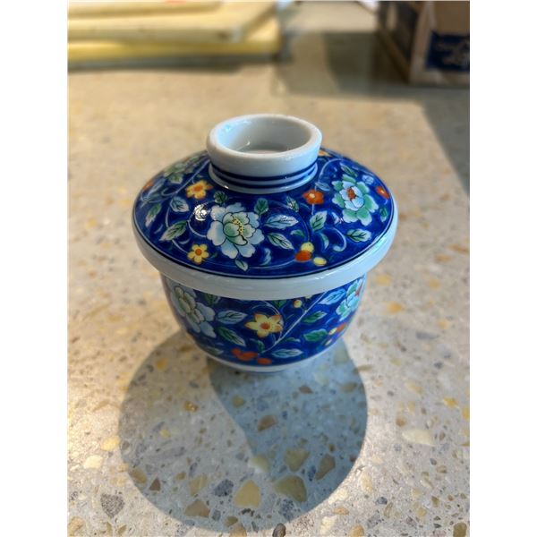 Porcelain Miso Bowls with Lids (Approx. 32 Bowls, 24 Lids)