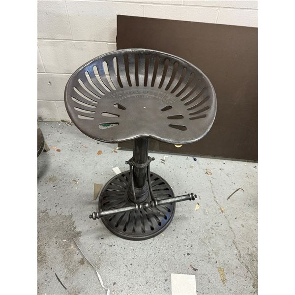 Thomasville stool heavy 26" to seat