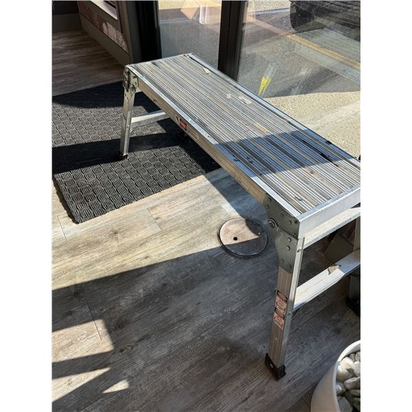 Folding ladder