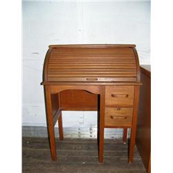 Child's roll top desk (242)