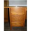 Image 2 : Oak desk with drawers (242)