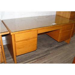 Oak desk with 5 drawers (242)