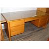 Image 1 : Oak desk with 5 drawers (242)