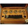 Image 2 : Set of brass weights in wooden box (3)