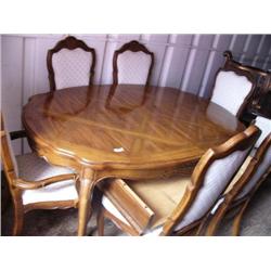Oak dining room table with one leaf and 6 chairs (241)