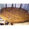Image 3 : Oak dining room table with one leaf and 6 chairs (241)