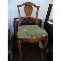 Ladies vanity and chair (241)
