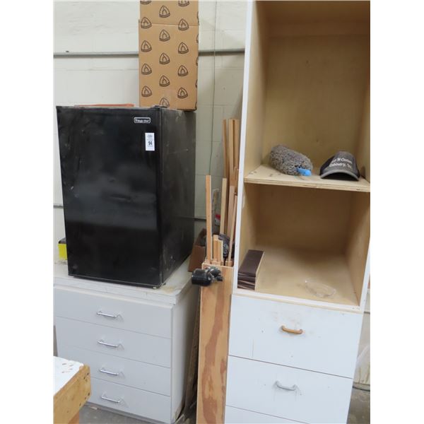 Magic Chef Black Mini Ref, Surrounding Cabinets
