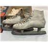 Image 2 : Antique Ccm Matched Set Nemo Skates Size 5