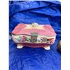 Image 9 : Parazul Pink Purse, Vintage Floral Box, Gold Candles, Fenton Vase, Votive Candle Holders, Pink/Green