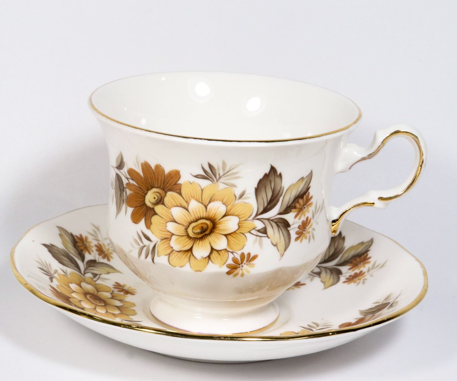 QUEEN ANNE PATTERN #8620 TEACUP AND SAUCER